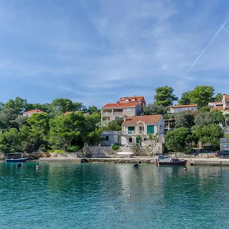 Toni&tina Vela Luka